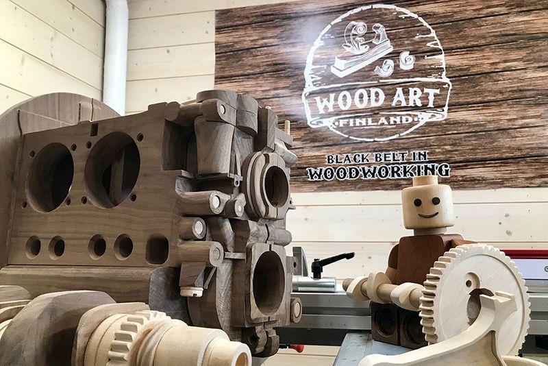 Wood Art Finlandin Tommi Rajalan puuveistoksia