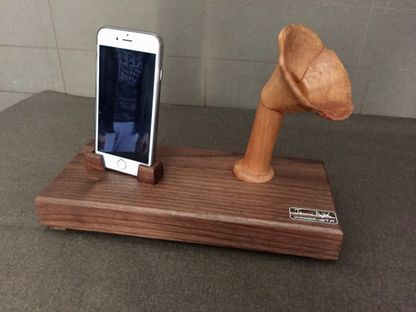 Wood Art Finland phone stand